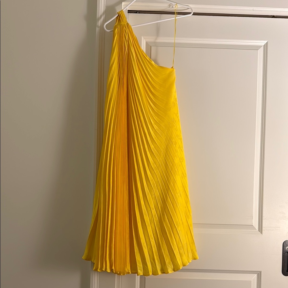 Yellow One-Shoulder Pleated Dress